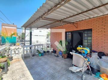 Localizada na vibrante cidade de São Paulo, esta espaçosa casa é uma excelente o · Casa à Venda - Barra Funda, 6 Quartos, 150 m2