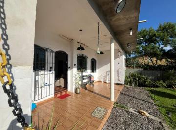 2c3cd3e0-63e9-43ad-ae7b-8967ed62e908 · Atraente sobrado para venda em Balneário Florida Mirin com 3 quartos, sendo 3 suítes, 118m²