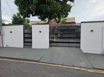 Casa · 130m² · 3 Quartos · 2 Vagas · Casa à Venda no Tijucal - Aceita Carro
