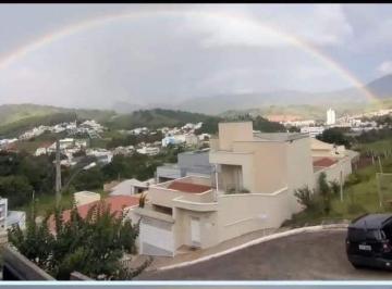 Casa · 260m² · 3 Quartos · 2 Vagas · Imperdível oportunidade de adquirir casa de luxo com 3 quartos e 3 suítes no bairro Pinheirinho em I