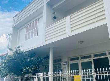 Casa · 247m² · 4 Quartos · 2 Vagas · Espetacular Casa à Venda no Centro de Itajubá-MG: 4 Quartos, 2 Salas, 3 Banheiros, 2 Vagas de Garage