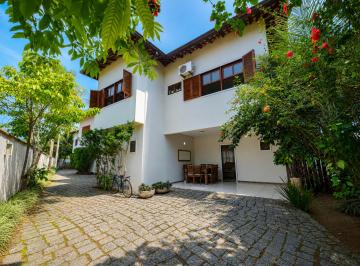 Casa de 3 quartos, Paraty · Casa com 3 suites à Venda no Bairro Cabore em Paraty RJ