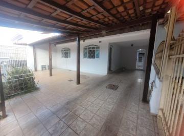 Casa de 5 quartos, Brasília · QE 19 COM 5 QUARTOS 1 SUITE DCE E VAGA PARA 4 CARROS COM PORTÃO AUTOMÁTICO