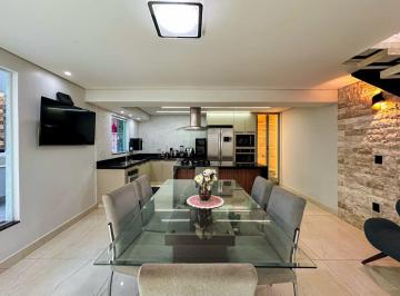 Casa de 4 quartos, São Sebastião · EXCELENTE SOBRADO COM FINO ACABAMENTO NA QUADRA 104