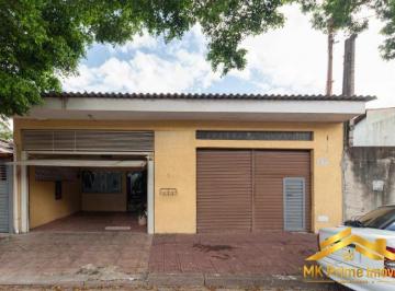 Casa · 220m² · 3 Quartos · 3 Vagas · Casa com 3 quartos e 3 vagas de garagem.