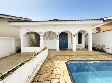 Casa · 250m² · 3 Quartos · 4 Vagas · Casa térrea com 3 suítes, piscina, edícula e 4 vagas de garagem no Loanda, em Atibaia