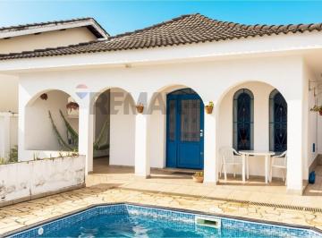 Casa · 250m² · 3 Quartos · 4 Vagas · Casa térrea com 3 suítes, piscina, edícula e 4 vagas de garagem no Loanda, em Atibaia