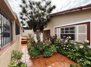 Casa · 252m² · 3 Quartos · 4 Vagas · Casa para venda em Vila Marari com 3 quartos, 252m²