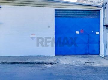 Comercial · 250m² · Aluguel Galpão 250m2 Pé Direito Alto no Centro de Juiz de Fora