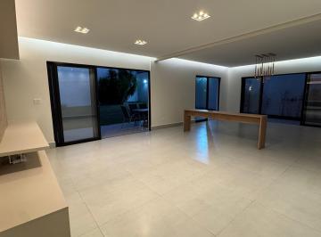 Casa de 4 quartos, Águas Claras · Arniqueiras|Área total: 800m²|Área construída: 230m²|Condomínio fechado|4quartos|3suítes