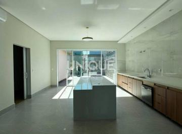 Casa · 319m² · 3 Quartos · 4 Vagas · Casa com 3 quartos e suíte para locação no Medeiros em Jundiaí