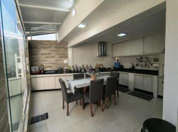 Foto 1 · 
                    Sobrado à Venda no Xaxim, Curitiba: 3 Quartos, Terraço e Garagem | Rua Miguel J