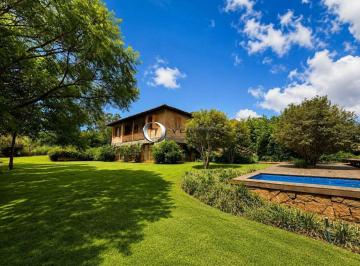 Casa · 940m² · 6 Quartos · 6 Vagas · Fazenda da Grama - Casa de Fazenda 6 Suítes - Fazenda da grama