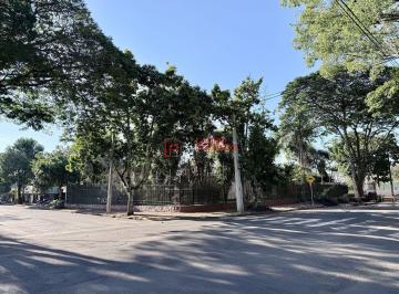 Casa · 365m² · 4 Quartos · 4 Vagas · Casa Padrão no Centro de Rolândia-Pr.