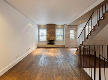 Casa · 200m² · 4 Quartos · 2 Vagas · Charme europeu, conforto e exclusividade em um encantador condomínio estilo vila francesa