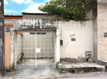 Casa · 31m² · 1 Quarto · 1 Vaga · Casa para aluguel em Henrique Jorge, Fortaleza