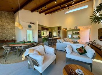 c5a55342c881f02280e90fb48091d6a0f692258a · Casa À Venda - Porteira Fechada com 3 suítes, 4 vagas cobertas e piscina - Bairro Engordadouro - Jun