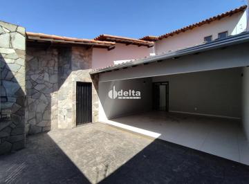 Casa · 270m² · 5 Quartos · 4 Vagas · Casa com 5 quartos, sendo 3 suítes disponível para locação no bairro Presidente Roosevelt em Uberlân