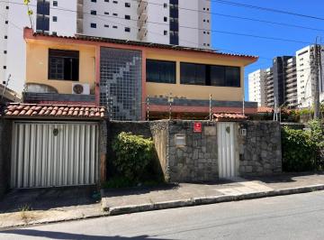 Casa · 349m² · 6 Quartos · 2 Vagas · Casa com 6 Quartos e Quintal à venda na Gruta de Lourdes