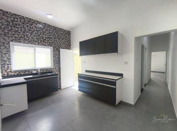 uggfj82ytyzodm3ytuxzjy4_md · Excelente casa com 2 dormitórios, suíte á venda em Peruíbe
