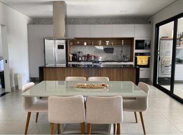 Casa · 270m² · 3 Quartos · 4 Vagas · Casa de Condomínio para venda em Condomínio Terras De Santa Cruz de 269.81m² com 3 Quartos, 3 Suites