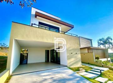 Casa · 380m² · 3 Quartos · 4 Vagas · Casa de Condomínio para venda em Jardim Samambaia de 380.00m² com 3 Quartos, 3 Suites e 4 Garagens