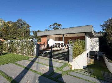 cef69cfe4e422cb1ec6e79cc6e94d6be6646bf33 · Casa de campo com 3 suítes, área gourmet, piscina, ótima localização