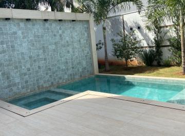 Casa · 260m² · 4 Quartos · 6 Vagas · Sobrado à venda no condominio fechado varanda sul - Uberlândia - MG