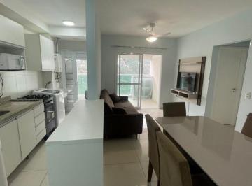 Apartamento de 2 quartos, Santos · Excelente apto na quadra da praia, ampla varanda e vista livre, ótima disposição interna, mobiliado.