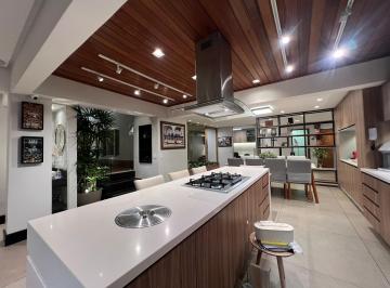 Cozinha e Sala de Jantar · Espetacular apartamento Garden com 4 quartos e super reformado