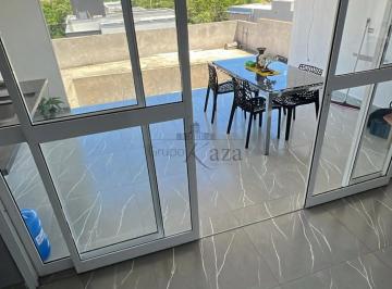 Casa de 3 quartos, Caçapava · Casa em Condomínio Reserva do Vale 3 Dormitórios 2 uma suíte 170m²