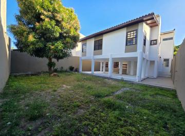 Casa de 4 quartos, Lauro de Freitas · Casa em Vilas com ampla suíte e amplo terreno! Agende sua visita!