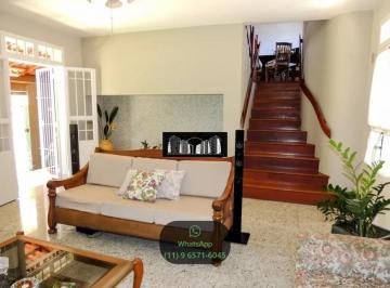 Casa de 4 quartos, Paraibuna · Casa com 255m² em Paraíbuna