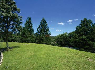 Foto 01 · Terreno de 777,85m² à venda em condomínio na Granja Viana em Carapicuíba-SP