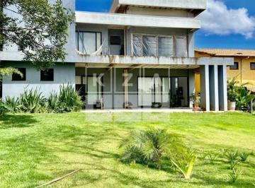 Apartamento · 450m² · 4 Quartos · 2 Vagas · Casa no Jardim Botânico! Com 4 quartos, ao lado do Solar de Brasília no Village Alvorada II.