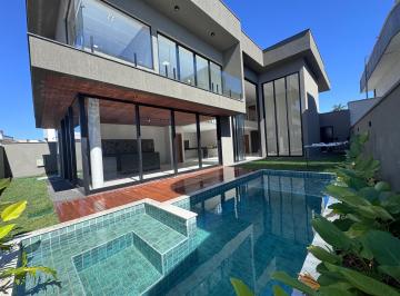 Casa de 4 quartos, Goiânia · Sobrado à venda no condomínio Portal do Sol Green, 4 suítes.