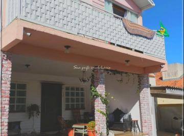 Casa · 180m² · 4 Quartos · 2 Vagas · Sobrado à Venda – Bairro Estados | Fazenda Rio Gra