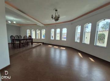 Casa · 319m² · 3 Quartos · 5 Vagas · Sobrado Desocupado com 319m² | 3 Quartos, Suíte Master, Edícula e Churrasqueira