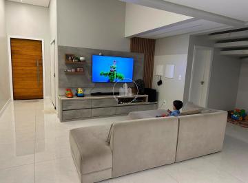 Casa · 240m² · 3 Quartos · 2 Vagas · Casa 3 Quartos com 1 Suíte e 240m² - Beira Rio