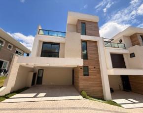 Casa · 181m² · 3 Quartos · 2 Vagas · Casa em condomínio com 3 quartos e 181 m² à venda em Santa Felicidade
