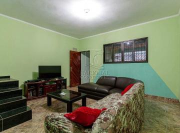 Casa · 211m² · 3 Quartos · 2 Vagas · Sobrado á venda com 211 m² sendo 3 dormitórios, 2 suítes, 2 vagas.
