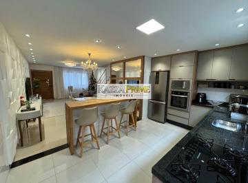 Casa · 135m² · 3 Quartos · 2 Vagas · Sobrado com 3 Quartos e 2 banheiros à Venda, 135 m² por R$ 1.098.000.00
