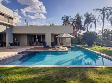Casa de 4 quartos, Brasília · Vendo casa na QI 23 do Lago Sul, Brasília | Condomínio Privativo | Alto Padrão