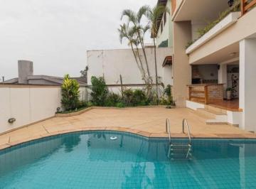 Casa · 470m² · 3 Quartos · 6 Vagas · Sobrado a venda com piscina, 470m² localizado em rua fechada, com portaria e sistema de câmeras