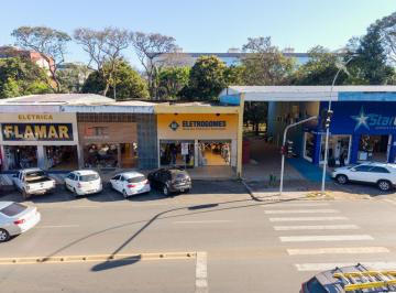 Comercial · 240m² · Não é apenas uma loja. É um lugar na rotina da cidade.