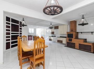 1 · Sobrado Próximo ao Parque Tingui com 4 Quartos, 3 Suítes e amplo Terreno