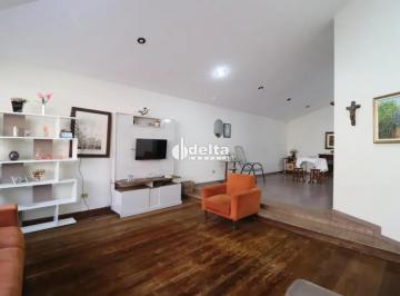 Casa · 300m² · 4 Quartos · 3 Vagas · Casa com 4 quartos sendo 1 suíte disponível para locação no bairro Vigilato Pereira em Uberlândia-MG