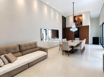 Casa · 540m² · 3 Quartos · 4 Vagas · Casa em condomínio com 3 suítes disponível para locação no bairro Laranjeiras em Uberlândia-MG