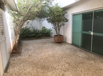 Comercial · 300m² · 8 Quartos · 3 Vagas · Casa comercial disponível para locação no bairro Tabajaras em Uberlândia-MG