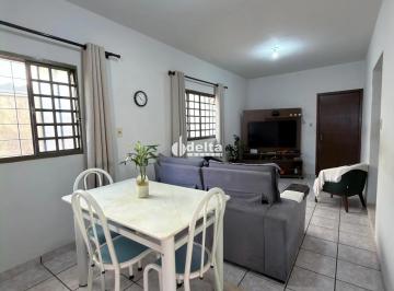 Casa · 420m² · 3 Quartos · 4 Vagas · Casa com 3 quartos disponível para venda no bairro Custódio Pereira em Uberlândia-MG